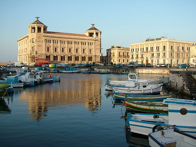 Noleggio Barche Siracusa - Navalia | Noleggia un Sogno