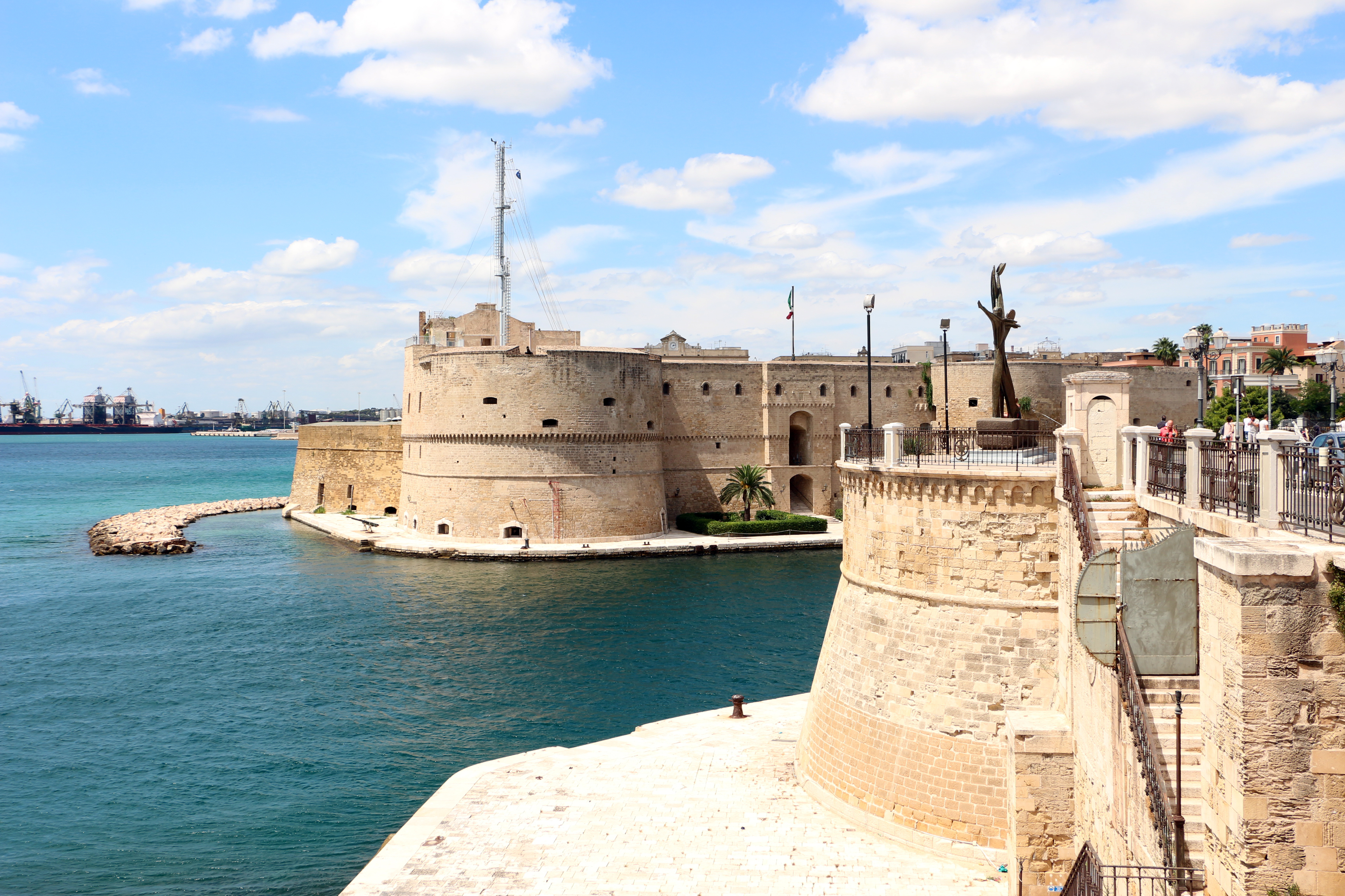 Noleggio Barche Taranto - Navalia | Noleggia un Sogno