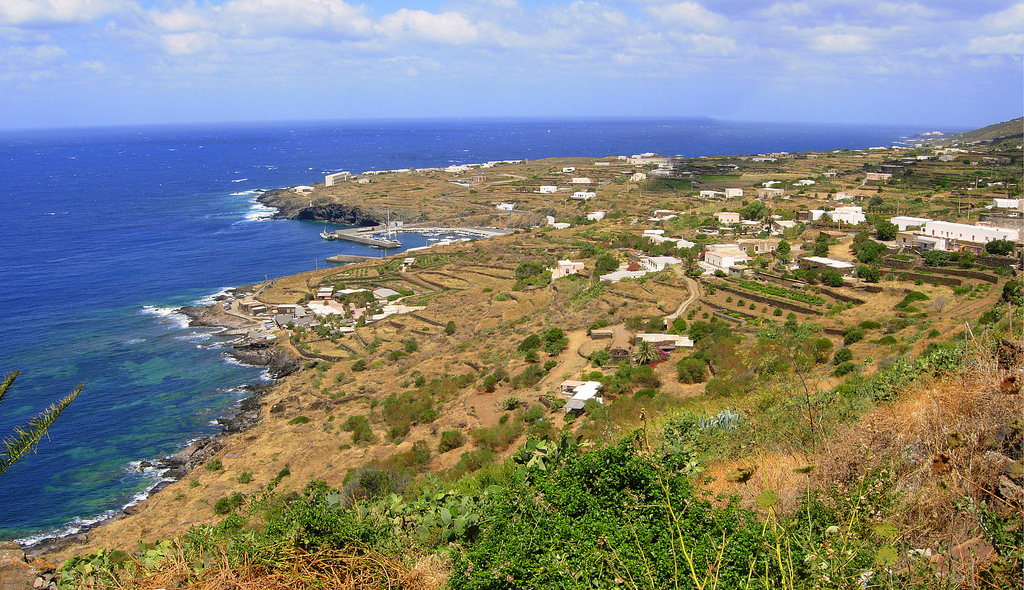 Noleggio Barche Scauri – Isola di Pantelleria - Navalia | Noleggia un Sogno