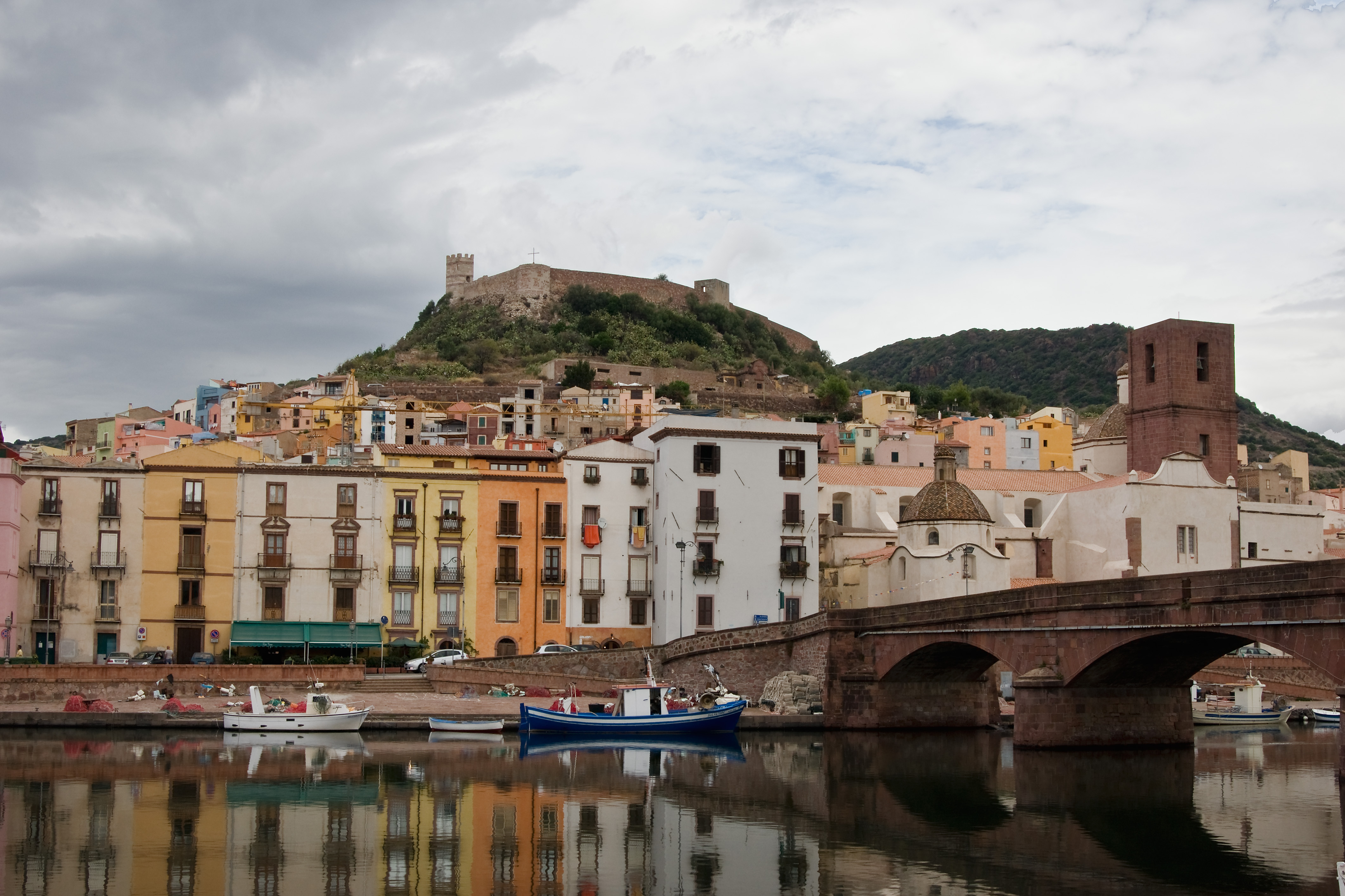 Noleggio Barche Bosa - Navalia | Noleggia un Sogno