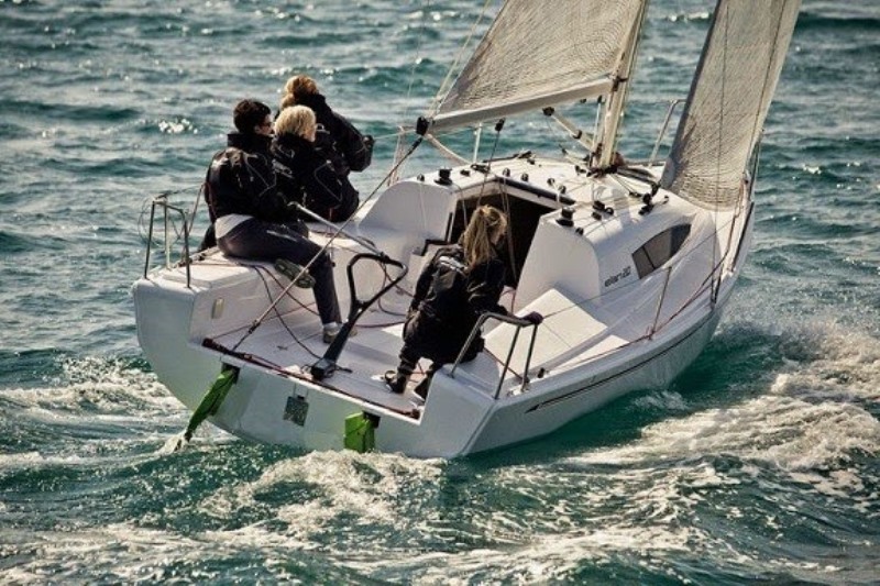 Navalia - Imbarcazione Elan 210 2