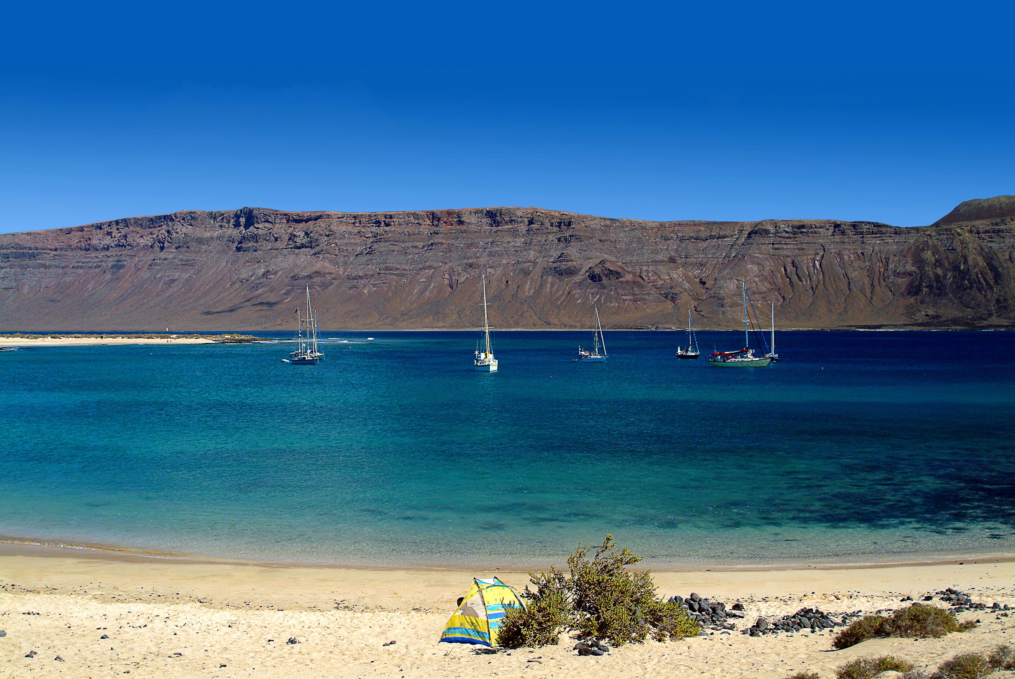 Noleggio Barche Playa Francesa – Isola di La Graciosa - Navalia | Noleggia un Sogno