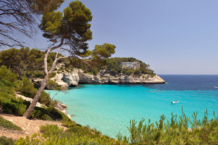 Noleggio Barche Cala Blanes – Isola di Minorca - Navalia | Noleggia un Sogno