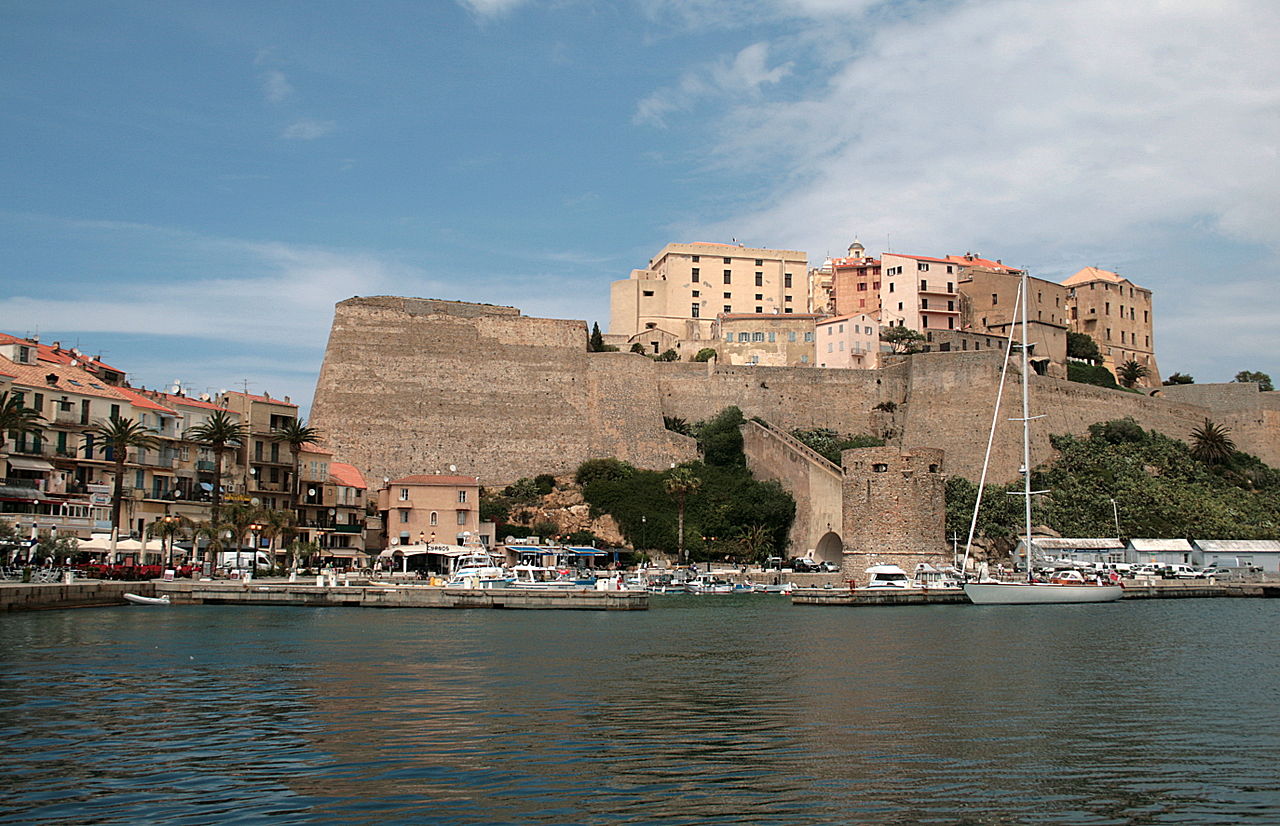 Noleggio Barche Calvì - Navalia | Noleggia un Sogno