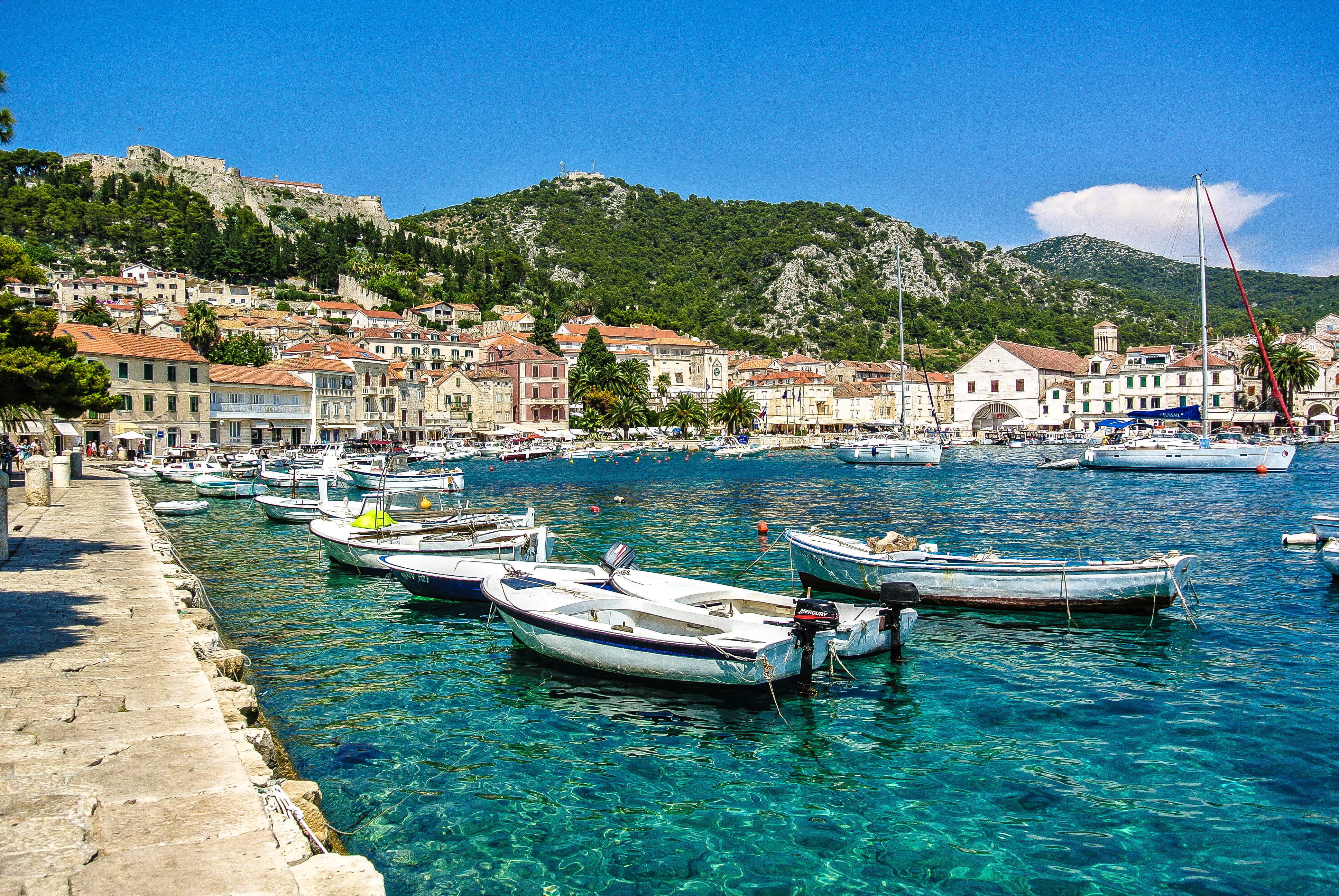 Noleggio Barche Hvar – Isola di Hvar - Navalia | Noleggia un Sogno