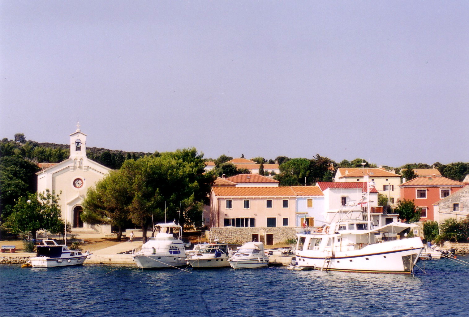 Noleggio Barche Isola di Hilovik - Navalia | Noleggia un Sogno