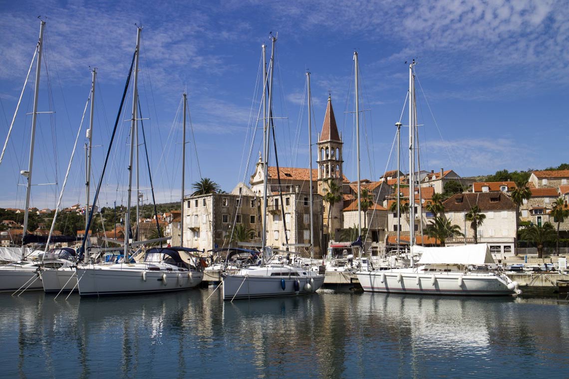 Noleggio Barche Milna – Isola di Brac - Navalia | Noleggia un Sogno