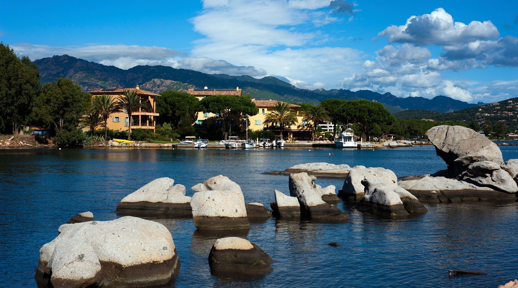 Noleggio Barche Porto Vecchio - Navalia | Noleggia un Sogno