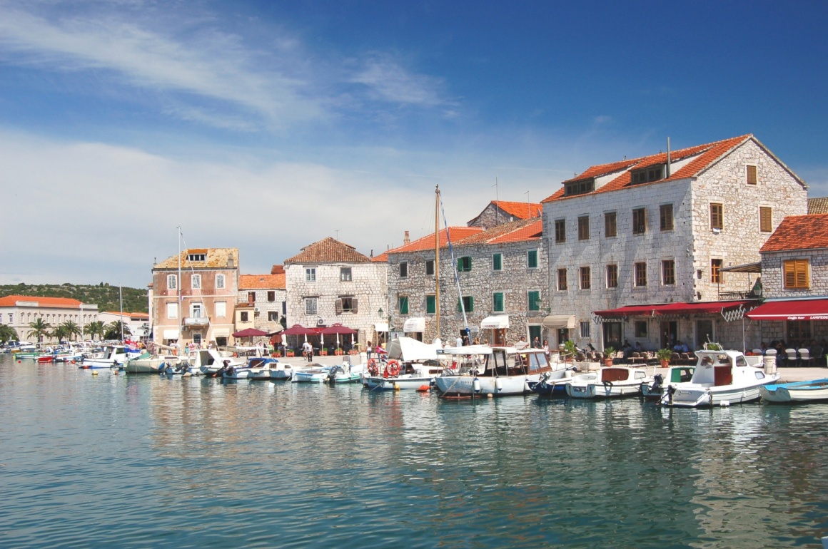 Noleggio Barche Stari Grad – Isola di Hvar - Navalia | Noleggia un Sogno