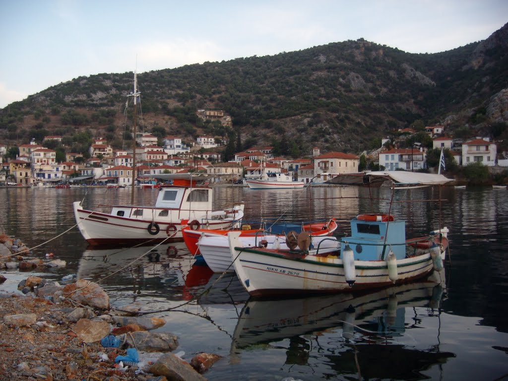 Noleggio Barche Trikeri - Navalia | Noleggia un Sogno