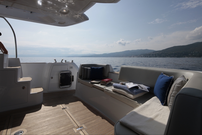 Navalia - Imbarcazione Azimut 43 Magellano 7