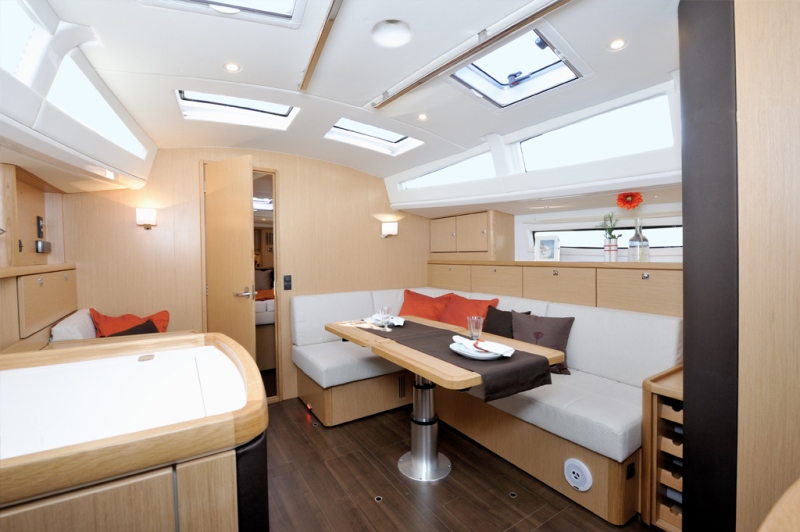 Navalia - Imbarcazione Bavaria Vision 42 10