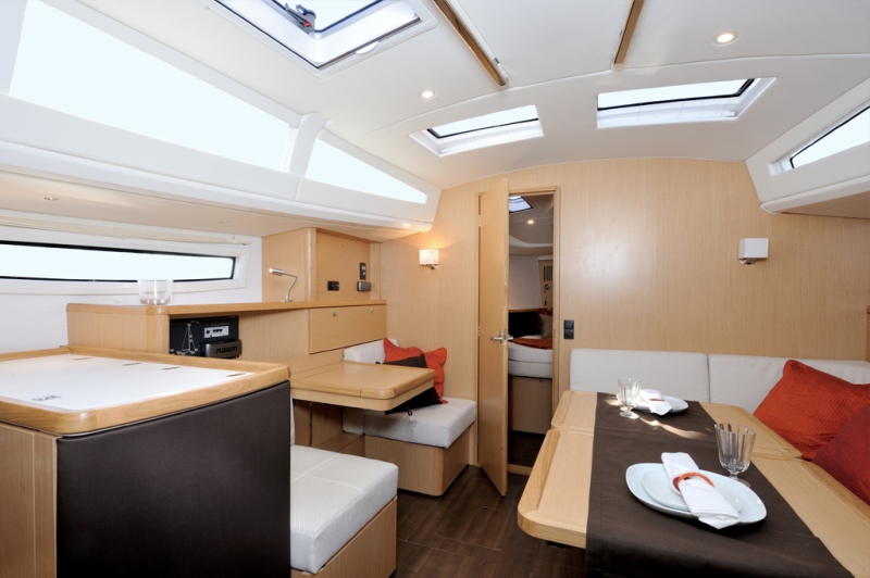 Navalia - Imbarcazione Bavaria Vision 42 7