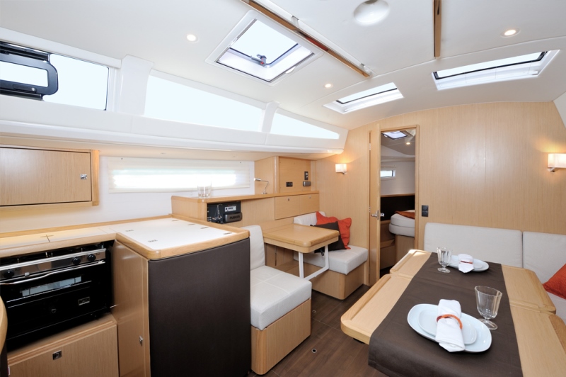 Navalia - Imbarcazione Bavaria Vision 42 8