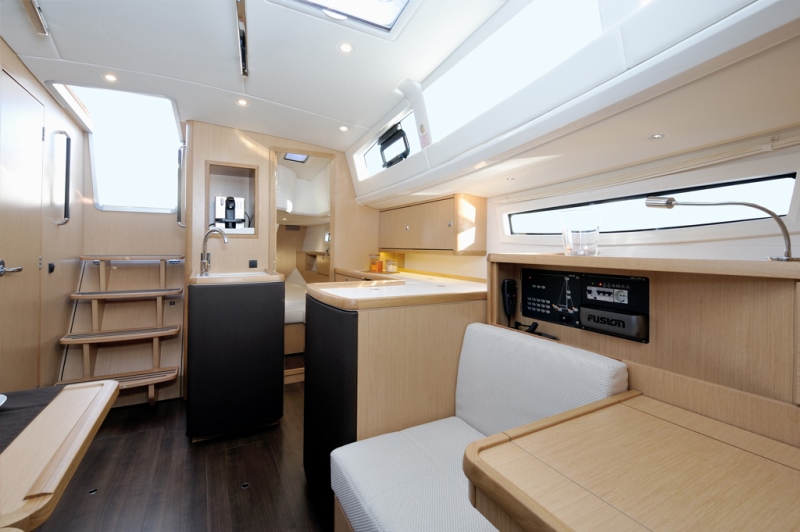 Navalia - Imbarcazione Bavaria Vision 42 9