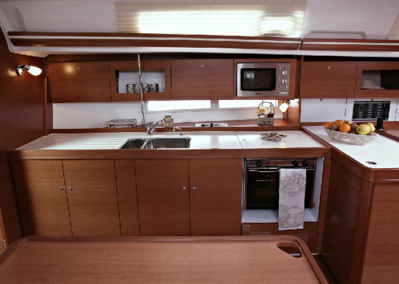 Navalia - Imbarcazione Dufour 380 – 2 cab. 8