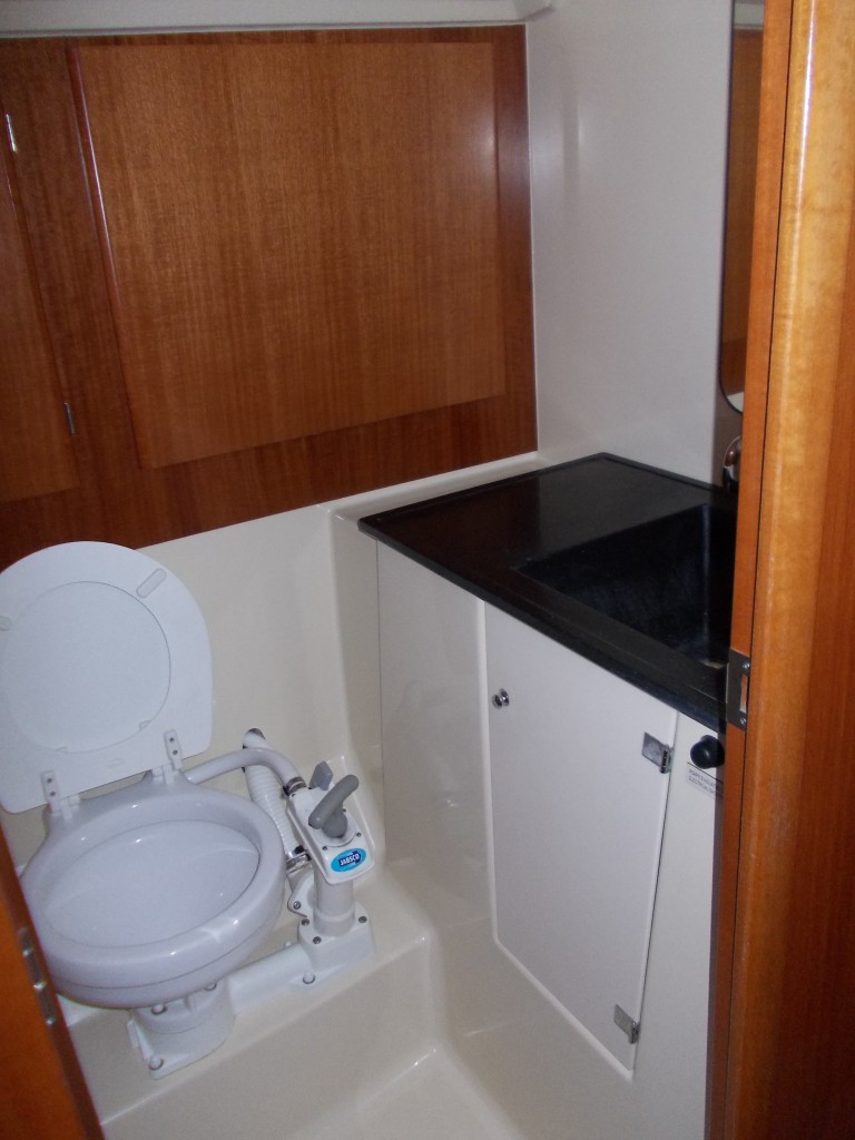 Navalia - Imbarcazione Dufour 425 con 2 wc 10