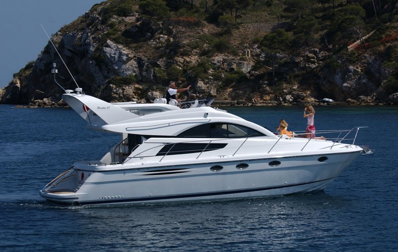 Navalia - Imbarcazione Fairline Phantom 40 2