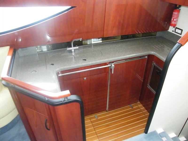 Navalia - Imbarcazione Fairline Phantom 46 7