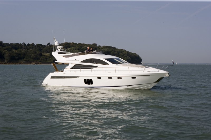 Navalia - Imbarcazione Fairline Phantom 48 2