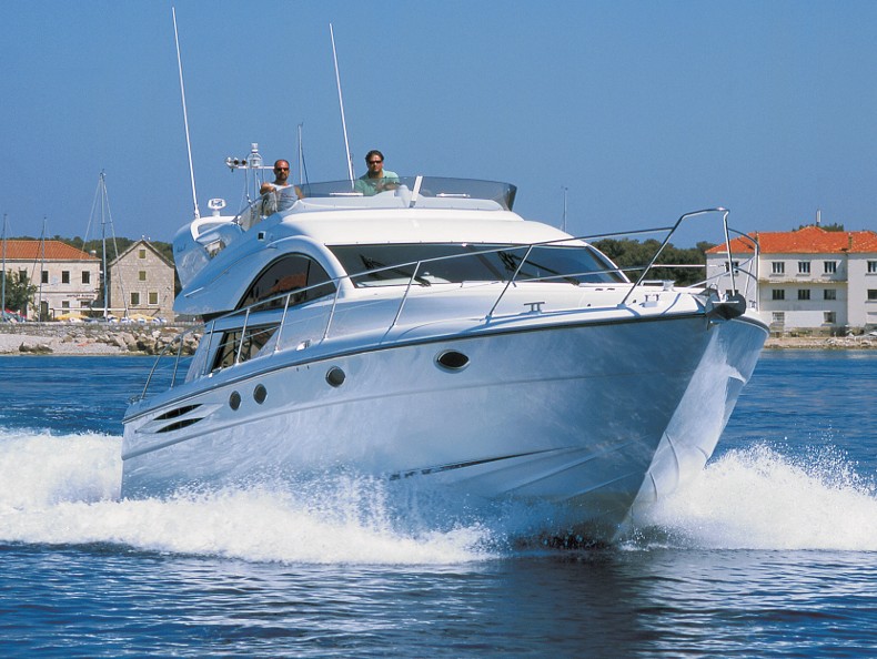 Navalia - Imbarcazione Fairline Phantom 50 1