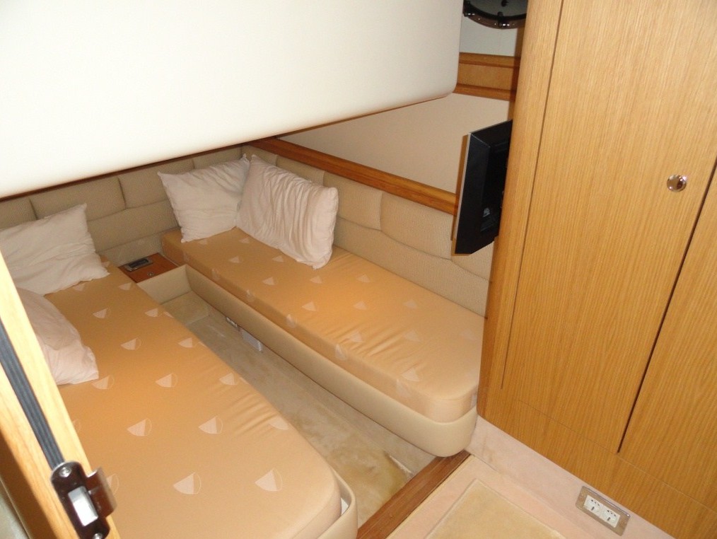Navalia - Imbarcazione Fairline Phantom 50 8